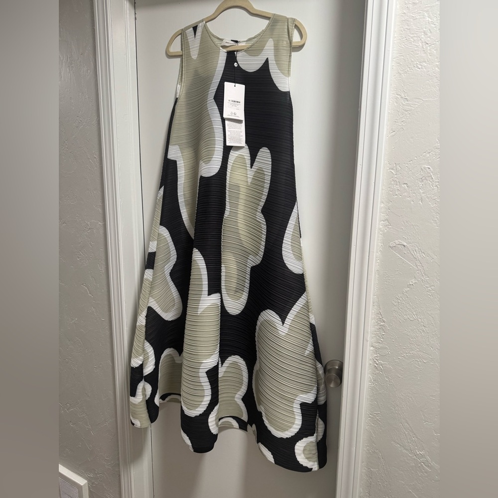 Chic Black and White Maxi Dress